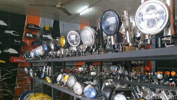 Tak Sampai Sejuta Rupiah, Ini Aksesori Motor Bergaya Retro