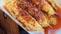 Hayo ngaku siapa yang ngiler lihat telur gulung ini. Selain saus, telur gulung ini juga ditambah bubuk cabai. Foto : Instagram @kulinerasik_solo