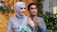 Shinta Bachir hari ini resmi menerima lamaran dari anggota DPRD Sidrap, Idham. Foto: Shinta Bachir dan Idham (Noel/detikHOT)
