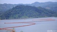 Waduk Jatigede merupakan waduk terbesar ke dua di Indonesia yang berada di Kabupaten Sumedang, Jawa Barat. (Wisma Putra/detikTravel)