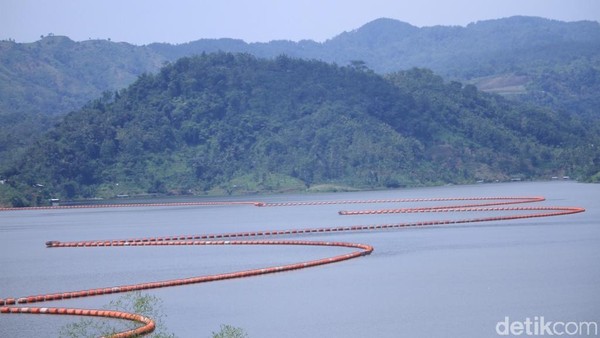 Foto: Mengenang Indahnya Waduk Jatigede Sebelum Mengering
