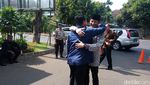 Foto: Momen Erick Thohir dan Sandiaga Berpelukan