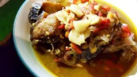 Liburan ke Pulo Cinta di Gorontalo, Rima masak sajian ikan spesial. Ikan tuna masak tauco yang kelihatan nikmat banget. Foto: Instagram rimamelati