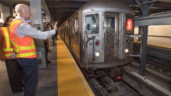 stasiun subway new york beroperasi kembali