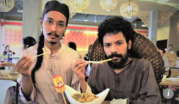 Ini Sosok Dibalik Dua Host Kocak Pengulas Makanan Asal Thailand