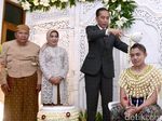 Sebelum ke Korsel, Jokowi Hadiri Acara Siraman Asisten Ajudannya