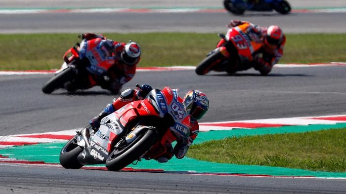 Andrea Dovizioso menantikan duel dengan Jorge Lorenzo dan Marc Marquez di MotoGP Aragon (Foto: Max Rossi/Reuters) Andrea Dovizioso menantikan duel dengan Jorge Lorenzo dan Marc Marquez di MotoGP Aragon (Foto: Max Rossi/Reuters)