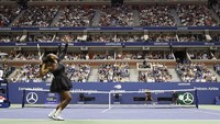 Serena Williams dan Naomi Osaka bertanding di partai final Amerika Serikat Terbuka 2018 yang berlangsung di Arthur Ashe Stadium. Geoff Burke/USA Today Sports/Reuters.