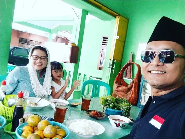 Momen Makan Guntur Romli hingga Cara Buat Tempe Goreng Setipis Kartu ATM