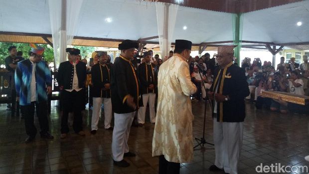 Menpora Dapat Gelar dari Kesultanan Ternate