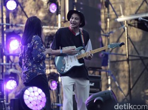 Phum Viphurit Bawa Aura Positif di Soundrenaline 2018 Hari Kedua