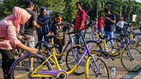 Sepeda tersebut dapat digunakan setiap hari dari pukul 07.00-24.00 WIB di area Monas.