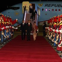 Presiden RI Joko Widodo atau Jokowi memulai lawatan kenegaraannya di Seoul, Korea Selatan, Minggu (9/9/2018). Turut mendampingi, Ibu Negara Iriana yang anggun dalam balutan kebaya sepanjang kunjungan resmi tersebut. (Foto: dok. Sekretariat Kabinet)