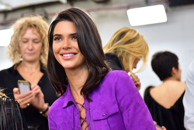 New York Fashion Week (NYFW) Spring 2019 harus berjalan tanpa kehadiran Kendall Jenner. Dikabarkan Vogue, Kendall memutuskan untuk absen dari panggung catwalk NYFW musim ini. Foto: Getty Images