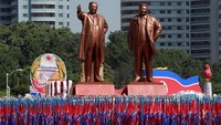 Parade ini awalnya tak terlalu dianggap serius. Namun sejak ada pembicaraan soal denuklirisasi, persenjataan rudal balistik Korut menjadi sorotan (Foto: Dok. REUTERS/Danish Siddiqui)