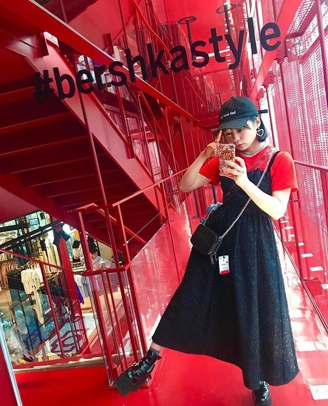 Banyak komentar netizen yang mendukung idol Jepang ini setelah percakapan tak sengajanya tersebar. Tak sedikit dari mereka juga yang senang karena bisa mengetahui gaji yang diterima idolanya. Foto: Instagram/@bibianmurakawa