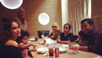 Ini Pose Cantik Garneta Haruni Saat Makan Bersama Sang Putri