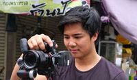 Ini Sosok Dibalik Dua Host Kocak, Pengulas Makanan Asal Thailand 