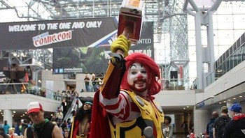 Ronald McDonald & Thor. (Foto: Boredbug)