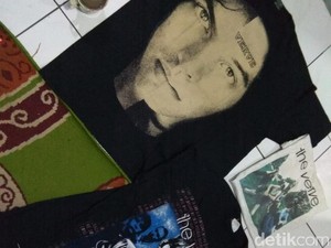 Bisnis Jual Beli Kaus Musik Lusuh Sampai Bisa Punya Rumah