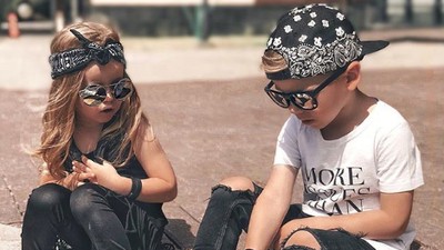 7 Gaya Stylish Kakak dan Adik yang Super Menggemaskan