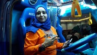 Umik Syarifah Firdausi, emak-emak asal Jember, Jawa Timur itu ikut menyemarakkan kontes sekaligus festival trukmania di Yogyakarta. Foto: Ristu Hanafi
