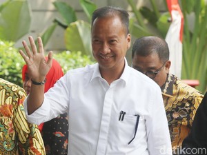 3 Manfaat Pelukan bagi Anak Seperti Dilakukan Mensos di Palu