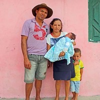 Ireneu dan sang istri punya alasan tersendiri kenapa mereka masih ingin punya anak meskipun telah memiliki kesebelasan. Semua anak pasangan suami-istri asal Concei ao de Coit, Brasil, ini berjenis kelamin laki-laki. Foto: Dok. Elite Readers