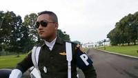 Sehari-hari pria berpangkat Prajurit Satu (Pratu) ini bertugas di satuan kawal bermotor (walmor). (Foto: Dok. Istimewa)
