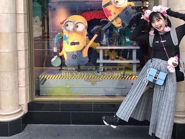 “Sangat alami untuk berbahagia setelah mendapat 16 ribu yen. Dia tampak seperti gadis baik dengan hati yang polos,” komentar netizen.