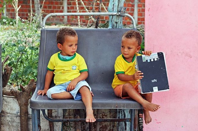 Ke-13 anak Ireneu dan Jucicleide diberi nama dengan awalan huruf R. Mereka terinspirasi dari nama-nama para legenda sepakbola seperti Rivaldo, Roberto Carlos, Ronaldinho, Ronaldo dan Robinho. Dengan harapan, sebagian besar anak-anaknya juga memiliki karier cemerlang di dunia sepakbola. Foto: Dok. Elite Readers