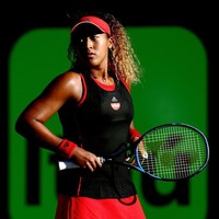 Ini bukan pertamakalinya Naomi Osaka berhadapan dengan Serena Williams di lapangan tenis. Sebelumnya pada Maret 2018, Naomi juga melawan Serena di Miami Open. Foto: Getty Images