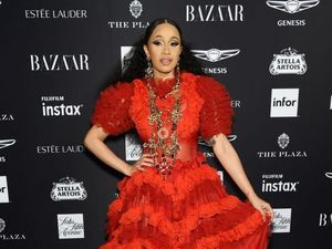 Cardi B Tiba-tiba Menyerahkan Diri ke Polisi, Kenapa?