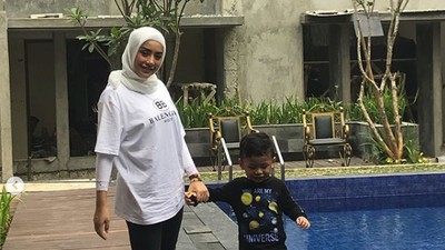 Bikin Hati Adem, Begini Kekompakan Shinta Bachir dan Putranya