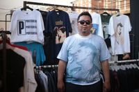 Peran Penting 'Kucing Air' Bagi Kolektor Kaus Band