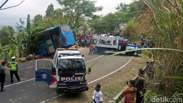 Drama 'Ngesot' Sopir Bus yang Tewaskan 21 Penumpang di Sukabumi