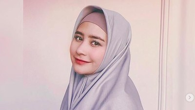Cantiknya! Penampilan Prilly saat Kajian dengan Ustad Adi Hidayat
