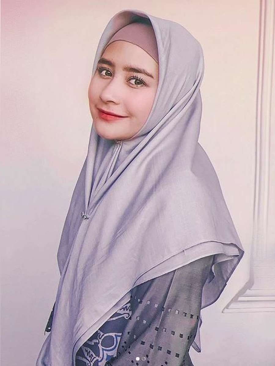 Cantiknya Penampilan Prilly saat Kajian dengan Ustad Adi  
