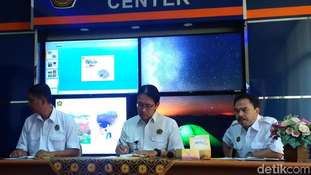 PATGTL Badan Geologi menjelaskan soal penyebab lubang besar di area sawah milik Sukabumi.