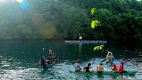 Seperti salah satunya wisata di Jikomalamo ini. Indah dan menyenangkan sekali bukan? Segeeer,...