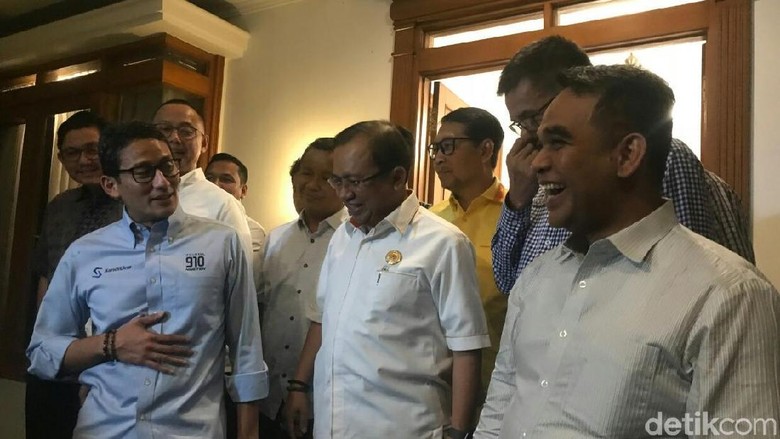 Ditanya soal Demokrat Main Dua Kaki, Sandi Peragakan Jurus Bangau Ditanya soal Demokrat Main Dua Kaki, Sandi Peragakan Jurus Bangau