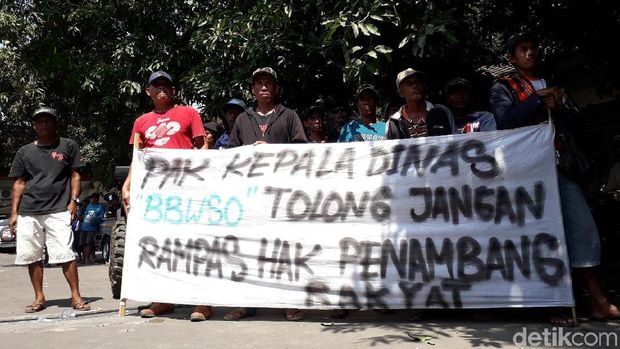 Ratusan Penambang Pasir Progo Geruduk Kantor BBWSO 
