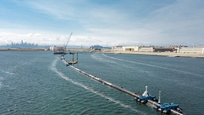 Pelampung Raksasa Jadi Alat Menjaring Sampah Plastik di Samudera Pasifik