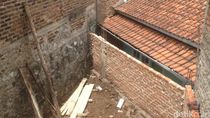 Mencari Jalan Keluar Rumah Eko yang Diblokade Tembok Tetangga Mencari Jalan Keluar Rumah Eko yang Diblokade Tembok Tetangga
