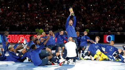 Prancis Rayakan Trofi Piala Dunia dengan Fans di Stade de France