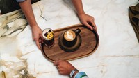 Serba canggih! Starbucks Milan punya fasilitas AR dimana pengunjung bisa mempelajari sejarah Starbucks dengan cara interaktif. Hanya butuh smartphone lho. Foto: Starbucks
