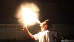 Atraksi Sembur Api Warnai Pawai Obor Tahun Baru Hijriah