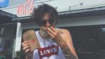 Foto: Gaya Traveling Model Ganteng Adiknya Miley Cyrus