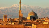 Karena relasi yang tak baik antara Amerika dan beberapa negara di Timur Tengah, Iran tak memperbolehkan McDonalds masuk ke negaranya. Di sana bahkan hadir Mash Donalds, gerai fast food buatan orang Iran. Foto: Istimewa