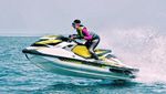 Foto: Aksi Menantang Maria Selena Main Jet Ski